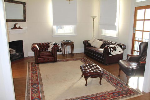 Mentor Chambers Apartment Bed & Breakfast - Accommodation Noosa 0
