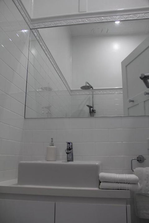 Mentor Chambers Apartment Bed & Breakfast - Accommodation Noosa 3