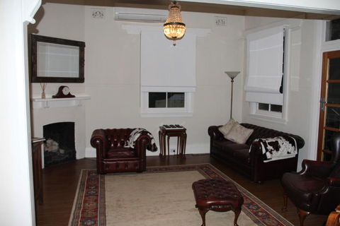 Mentor Chambers Apartment Bed & Breakfast - Accommodation Noosa 2