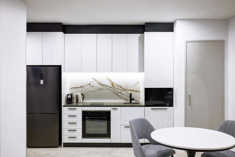 Meriton Suites Liverpool - Accommodation Noosa 2