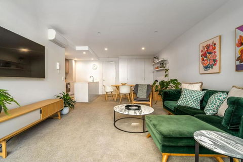 Modish Apartment Near Parliamentary Triangle - Accommodation Noosa 1