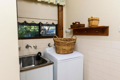 Miriams Cottage - Accommodation Noosa 2