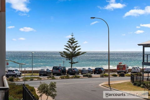 Moana Seaside Retreat - 2 Bedroom, Spa , Living Area & Pet Friendly - Accommodation Noosa 0