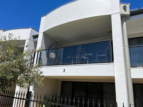 Moana Seaside Retreat - 2 Bedroom, Spa , Living Area & Pet Friendly - Accommodation Noosa 3