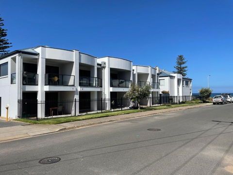 Moana Seaside Retreat - 2 Bedroom, Spa , Living Area & Pet Friendly - Accommodation Noosa 2
