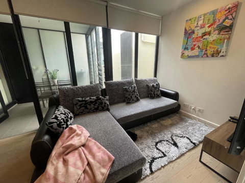 Modern 1BD Apt W Free Parking In Central Brunswick - Accommodation Noosa 3
