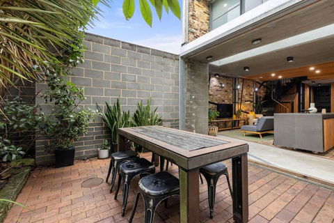 Modern & Stylish 3BR In Redfern - Accommodation Noosa 3