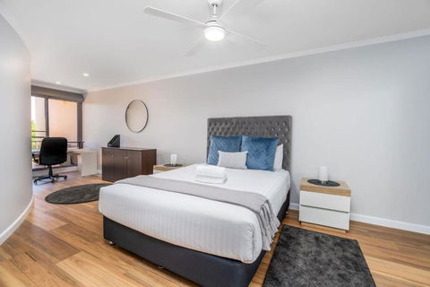 Modern And Homely 2BR Burke Crescent Apartment - Accommodation Noosa 2