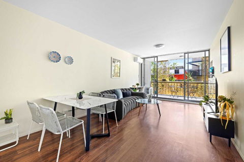 Modern Apt - Free Parking - Convenient Location - Accommodation Noosa 2