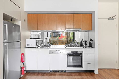 Modern Apt - Free Parking - Convenient Location - Accommodation Noosa 3