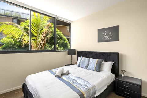 Modern Apt - Free Parking - Convenient Location - Accommodation Noosa 0