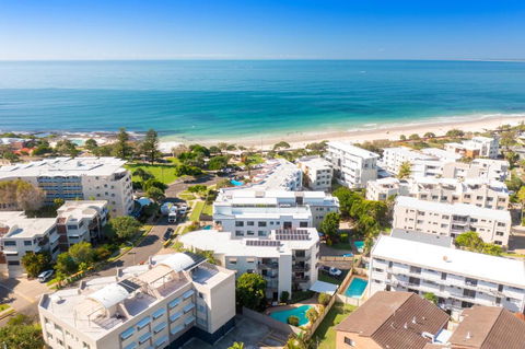 Modern 2BR Beachside Apartment - Kings Beach - Accommodation Noosa 0