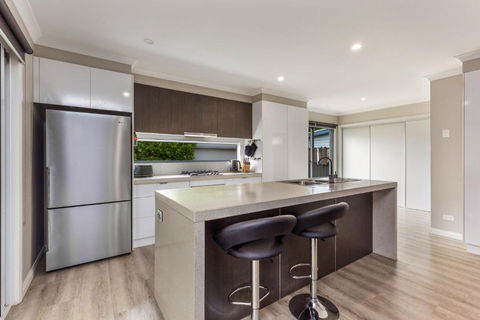 Modern Home Central To Everything - Accommodation Noosa 3