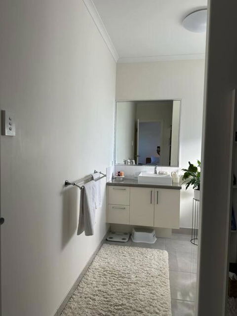 Modern Home Close To CBD - Accommodation Noosa 3