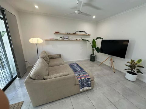 Modern Home Close To CBD - Accommodation Noosa 0