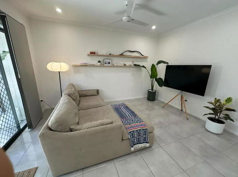 Modern Home Close To CBD - Accommodation Noosa 1