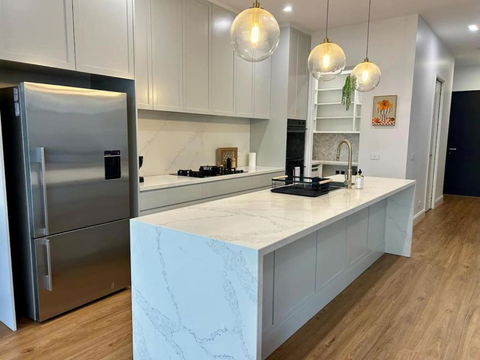 Modern Home - Gr8 4 Groups - Accommodation Noosa 1