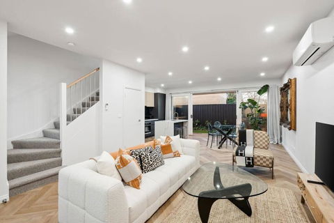 Modern Stylish Home - Walk To Beach - Accommodation Noosa 0