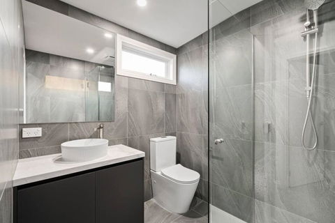 Modern Stylish Home - Walk To Beach - Accommodation Noosa 2