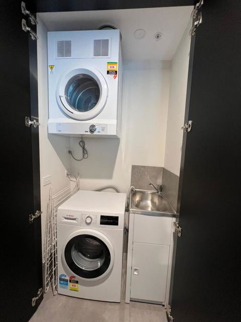 New Modern 1BR Apt Near Dickson - Accommodation Noosa 2