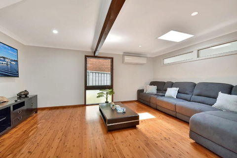 NEW PropertyBreezy Bayside Haven At Brightwaters - Accommodation Noosa 2