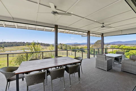 Mountain Majesty With Poolside Relaxing Getaway - Accommodation Noosa 2