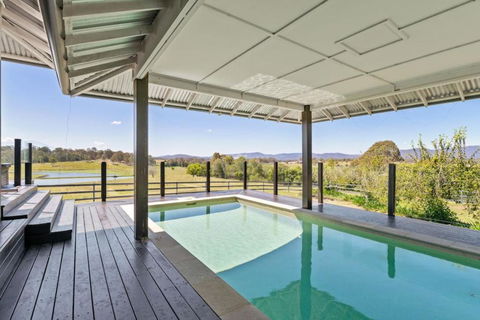 Mountain Majesty With Poolside Relaxing Getaway - Accommodation Noosa 3