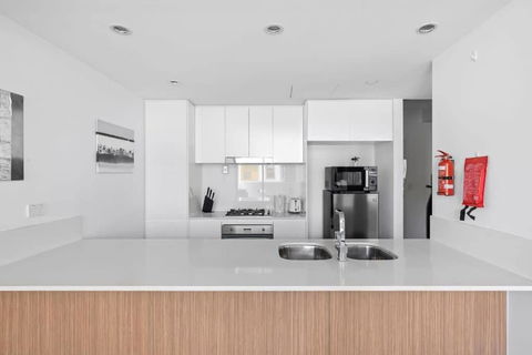 NEW 3BR Apt In Kingsgrove Sleeps 7 - Accommodation Noosa 2