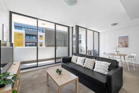 NEW 3BR Apt In Kingsgrove Sleeps 7 - Accommodation Noosa 3
