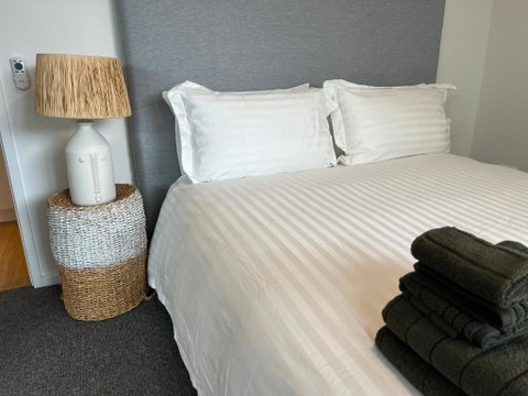 NEW BOUTIQUE 1bd Apt - Accommodation Noosa 3