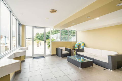NEW! Ideal 1BR Beachside Studio With Pool - Accommodation Noosa 2