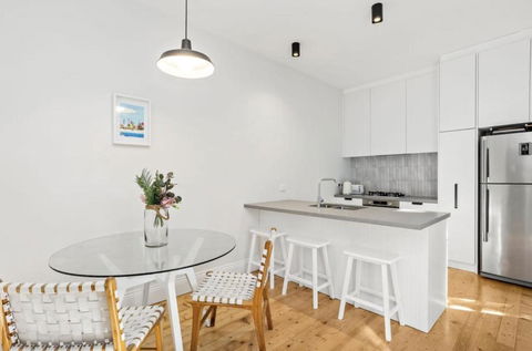 NEWLY RENOVATED LARGE 3.5 BDRM HOUSE! BEST OF MELB - Accommodation Noosa 2