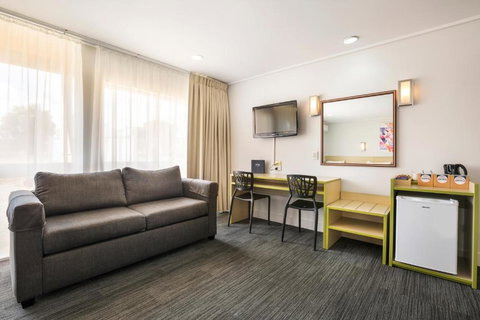 Nightcap At Coolaroo Hotel - Accommodation Noosa 2