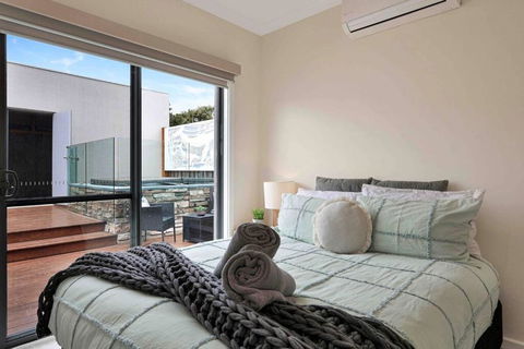 OG Spa Retreat- 3 Bedroom, Spa, Central, Aircon - Accommodation Noosa 1