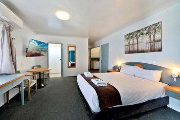 Oscar Motel with Accommodation Noosa