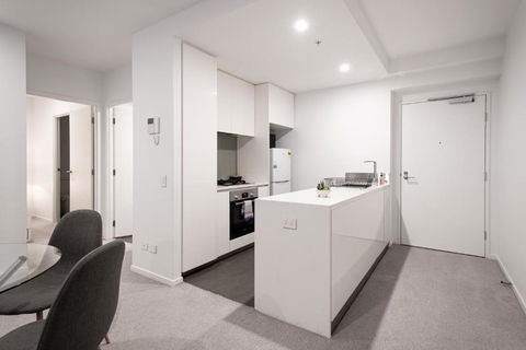 Panoramic Views 2br With Pool And Free Carpark - Accommodation Noosa 2