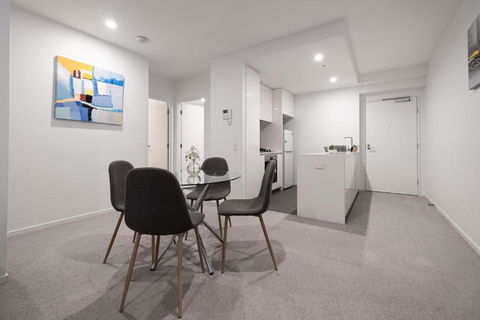 Panoramic Views 2br With Pool And Free Carpark - Accommodation Noosa 3