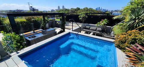 Penthouse Perfection With Private Rooftop Pool - Accommodation Noosa 0