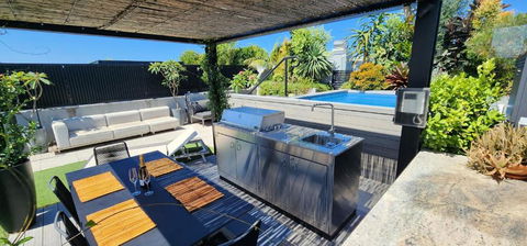 Penthouse Perfection With Private Rooftop Pool - Accommodation Noosa 2