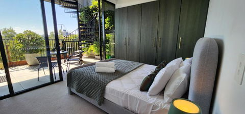 Penthouse Perfection With Private Rooftop Pool - Accommodation Noosa 3