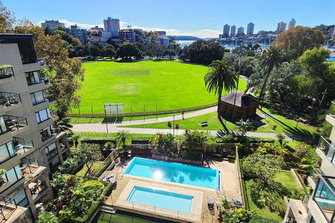 Penthouse With Private Terrace, Parking + 2 Pools - Accommodation Noosa 3