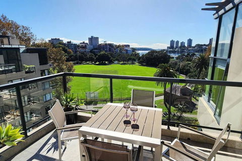 Penthouse With Private Terrace, Parking + 2 Pools - Accommodation Noosa 2