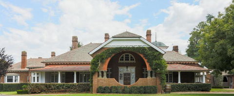 Petersons Armidale Winery And Guesthouse - Accommodation Noosa 0