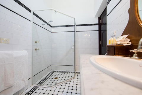 Petersons Armidale Winery And Guesthouse - Accommodation Noosa 3