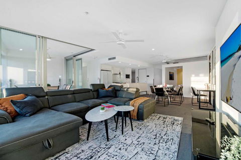 Q Tower Apartments In Surfers Paradise - From Level 3 - Self Contained & Privately Managed - Wow Stay - Accommodation Noosa 3