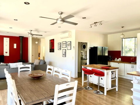 Powers Retreat Holiday House - Accommodation Noosa 0