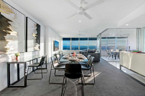 Q Tower At Surfers Paradise - From Level 3 - Private & Self Contained Apartments - Accommodation Noosa 3