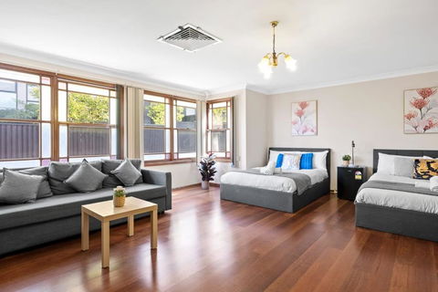 Quadruple Room W Ensuite In Gordon Near Train & Bus - Accommodation Noosa 0