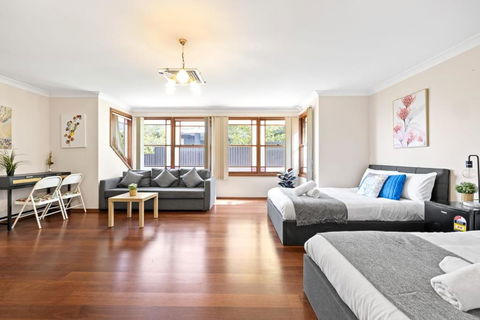 Quadruple Room W Ensuite In Gordon Near Train & Bus - Accommodation Noosa 3