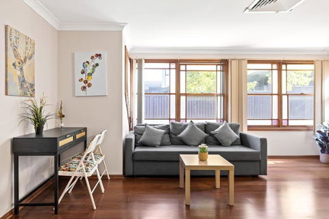 Quadruple Room W Ensuite In Gordon Near Train & Bus - Accommodation Noosa 2